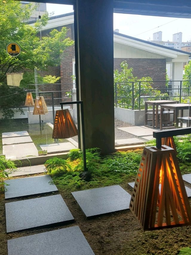 【ヨンナム洞】ホンデにある涼しげな映えカフェ