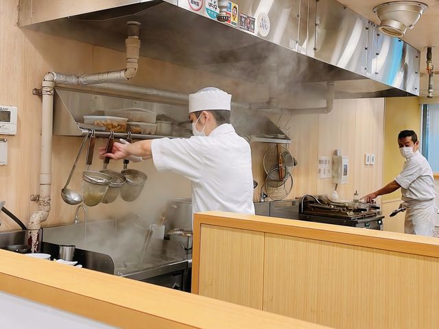 【2年連続ミシュラン獲得！】 難波駅 感動の黄金貝らーめん