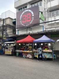 ของกินหลากหลายที่ตลาดน้ำพุ เมืองจันทบุรี 