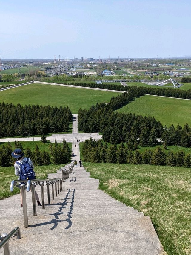 【日本のルーヴル！】サイクリングやピクニックが楽しいモエレ沼公園