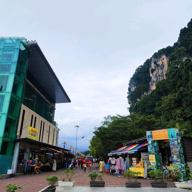 Colorful Batu Caves 💙