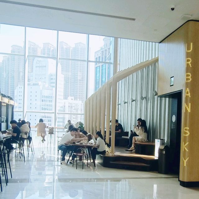 URBAN SKY LOUNGE 辦公室大樓內的秘密花園！