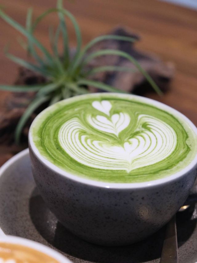 觀塘工廠大廈都有高質Cafe! 中午超多上班族到訪！