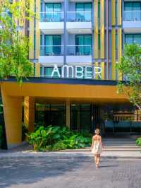 โรงแรมพัทยาที่มีสระกว้างสองชั้น บรรยากาศร่มรื่น 