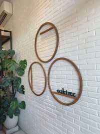 【インドネシア】フレンドリーな店員さんが魅力 Oak Tree