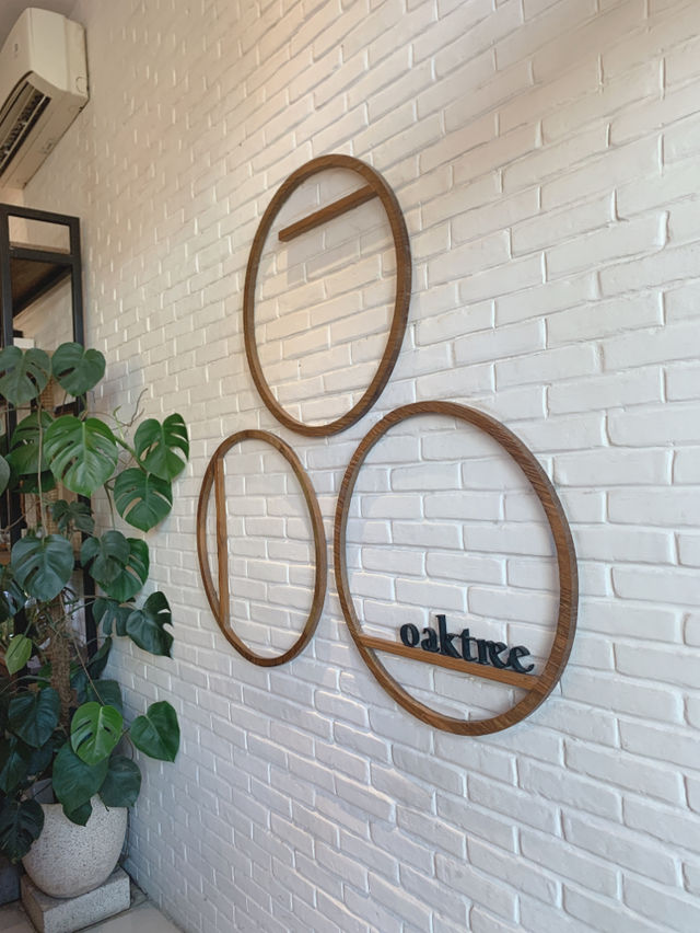 【インドネシア】フレンドリーな店員さんが魅力 Oak Tree