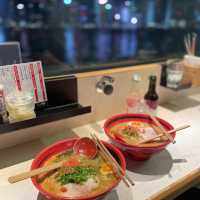 香港尖沙咀｜維港夜景配一幻濃蝦湯拉麵🍜