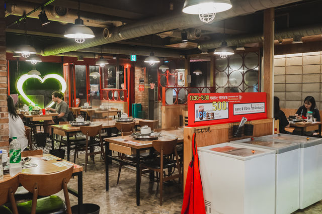 ร้านหมูย่างบุฟเฟ่ต์ 강남 돼지상회 | สาขาฮงแด