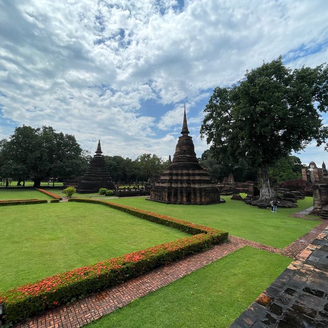 ไหว้พระวัดมหาธาตุ สุโขทัย