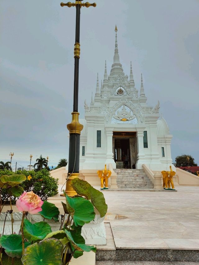 City Pillar Shrine - The White Temple🙏🏼