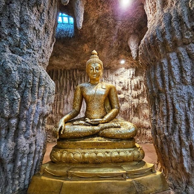 กราบสักการะรอยพระพุทธบาท ณ...