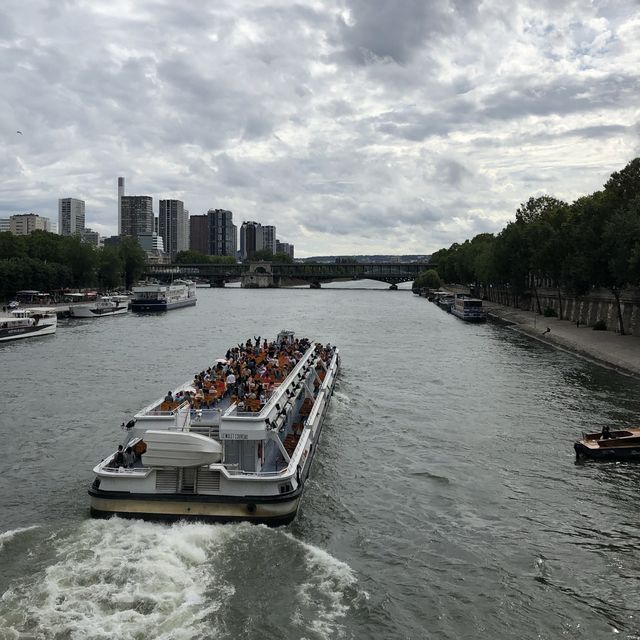 Paris 🇫🇷 - The City best explored by Foot 👣