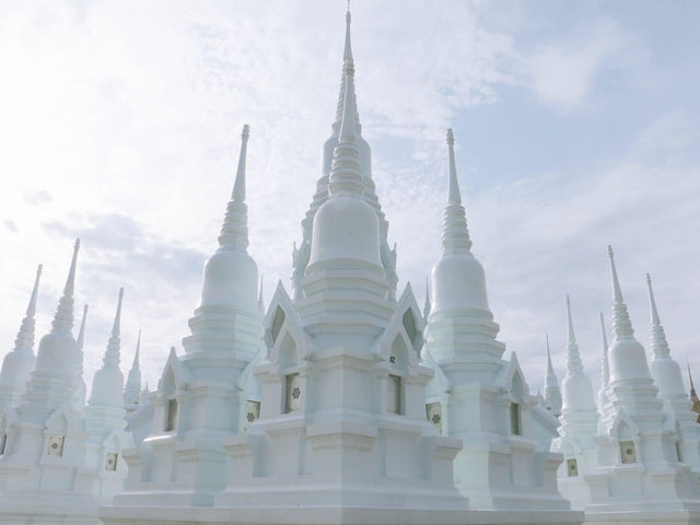 เที่ยวเจดีย์ร้อยยอด ณ วัดไผ่โรงวัว