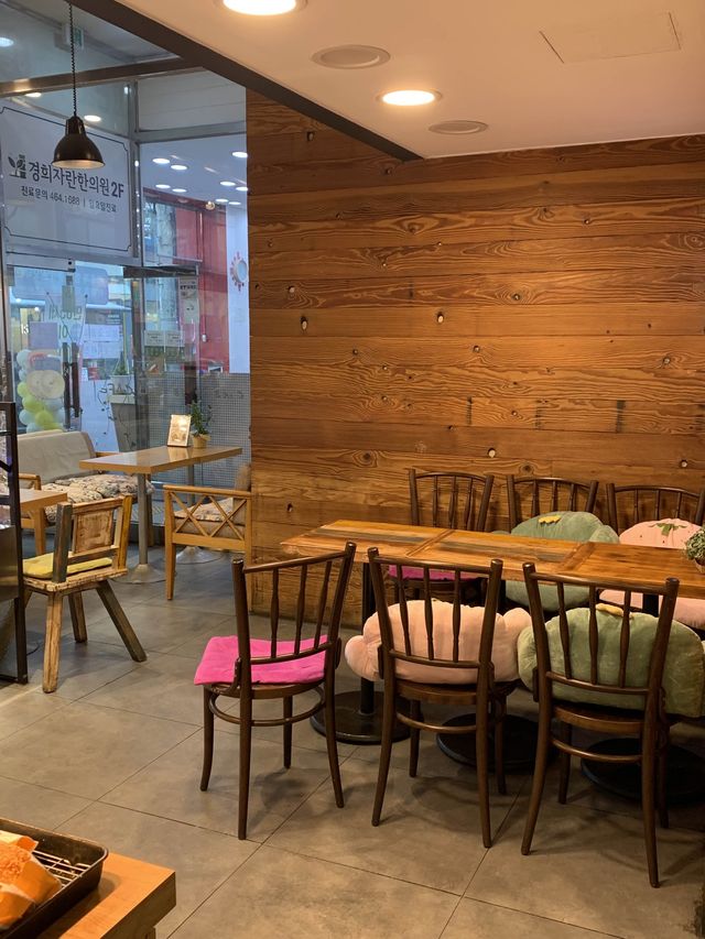 인천 모래내시장 앞 사람들의 발길이 끊이지 않는 베이커리 카페🥖☕️ [인천_케이크하우스델리]