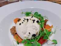 餐廳由米芝蓮星級Chef Enrico Bartolini 開設，食物充滿意大利風情而且又夠正宗，質素有保証~加上意大利藉店員服務超殷勤又夠禮貌，我同朋友仔都食得好盡興，值得一試～