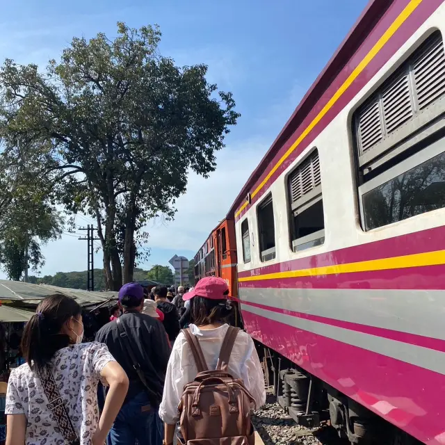 นั่งรถไฟไปกาญ (One day trip)