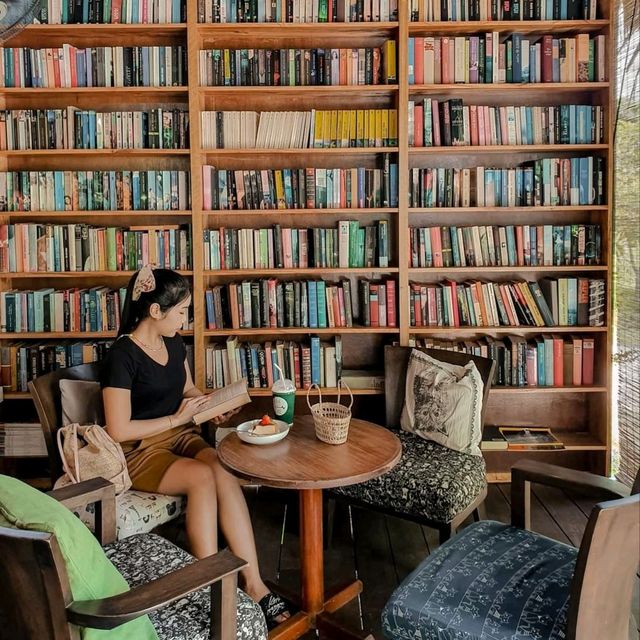 Booktree Library & Café