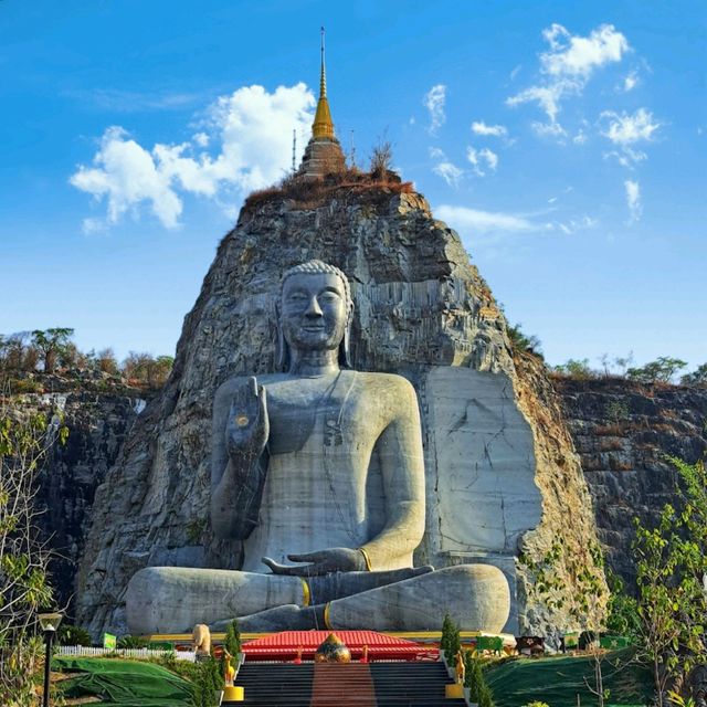 วัดเขาทำเทียม พระพุทธรูปแกะสลัก ใหญ่ที่สุดในโลก