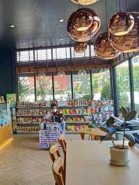 อินทนิล คาเฟ่ คู่คนเดินทางใน