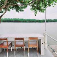 คาเฟ่ริมน้ำ