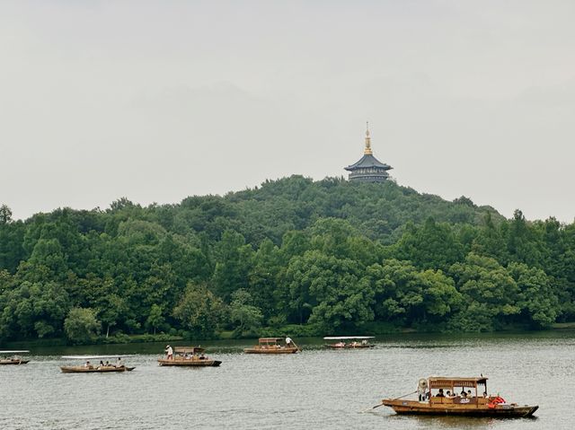 Xi Hu Lake - กลางสายฝน 