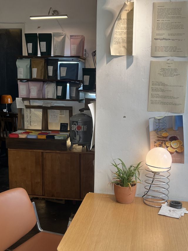 다양한 커피 원두를 즐길 수 있는 합정 카페 커피폴리☕️