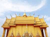 ไปวัดท่ามะกอก  ชมโบสถ์เรือนารายณ์ทรงสุบรรณ