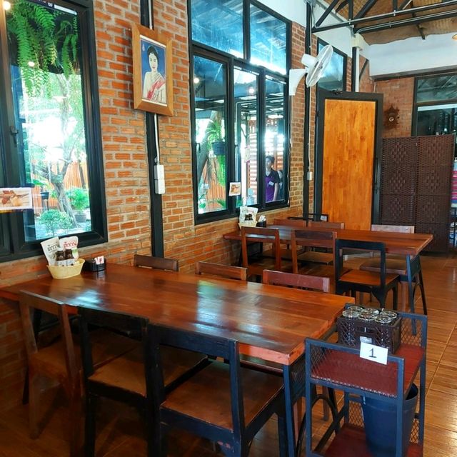 ตำกระเทย ร้านส้มตำสุดแซ่บในเมืองบุรีรัมย์