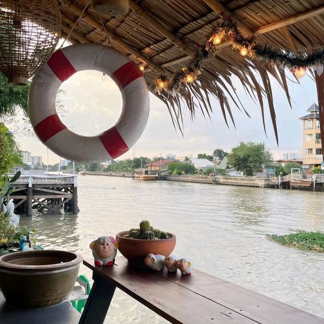 ☕️ผ่อนคลาย กับ คาเฟ่ริมน้ำในกรุงกันคะ