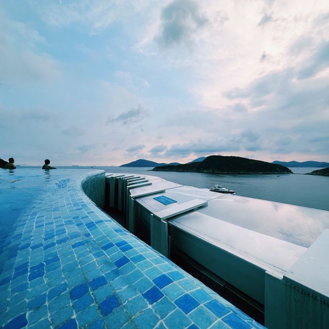 「Fullerton酒店：無際海景，令人讚嘆的泳池和豐盛早餐！」