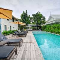 De Chaochom Hua Hin [ เดอเจ้าจอม ]