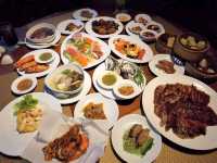 บุฟเฟต์มื้อเย็นสุดอลังที่โรงแรม The Emerald