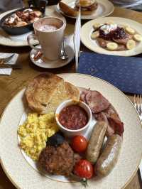 Brunch at the largest Cosy Club