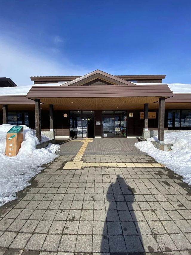 道の駅うとろは漁師の番屋風建物