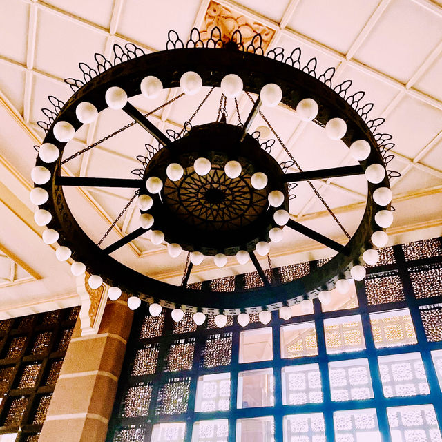 【マレーシア🇲🇾/おとぎ話に出てきそうな可愛らしいピンク色のモスク🕌✨】
