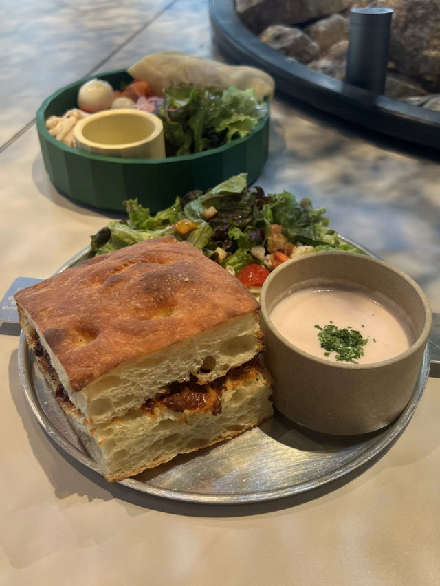 【福岡カフェ】お店の工房で作ったチーズを使ったおいしいランチ