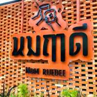 Nom Ruedee Cafe