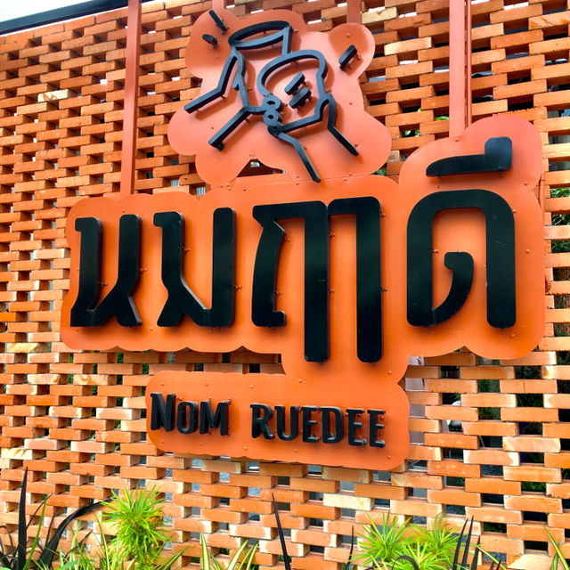 Nom Ruedee Cafe