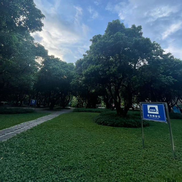 【深圳】華僑城創意文化園：工業風藝術社區，適合拍照和品味美食