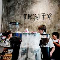 Trinity คาเฟ่ ที่มี Bakery ดีงาม