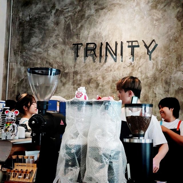 Trinity คาเฟ่ ที่มี Bakery ดีงาม