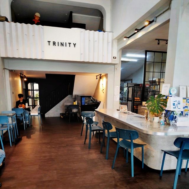 Trinity คาเฟ่ ที่มี Bakery ดีงาม
