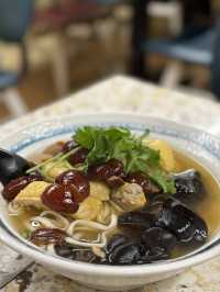 𖤣𖤥中環飯堂｜甜了些的養生湯麵🍜