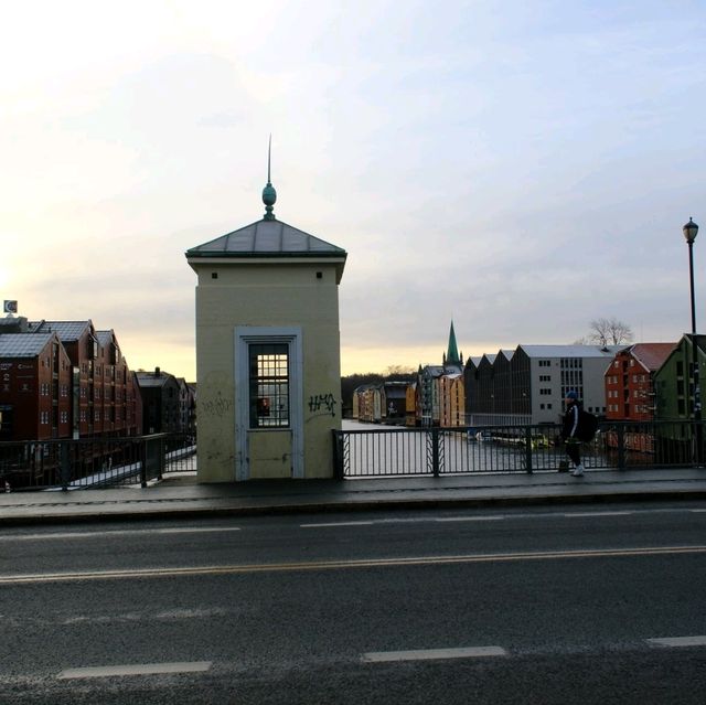 挪威的教育城市Trondheim，最後的極光