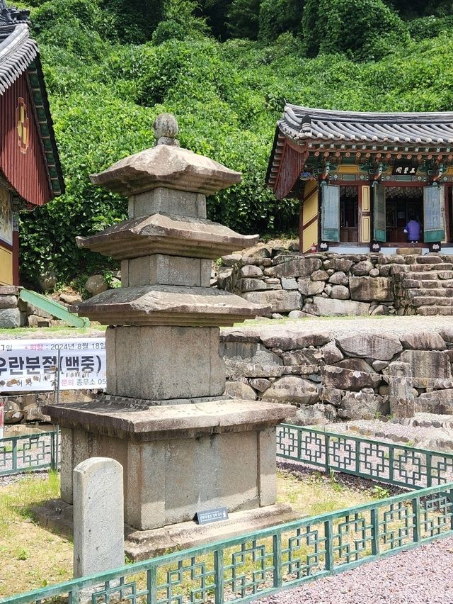 밀양의 작은 사찰 만어사와 밀양8경인 종소리가 나는 암괴류