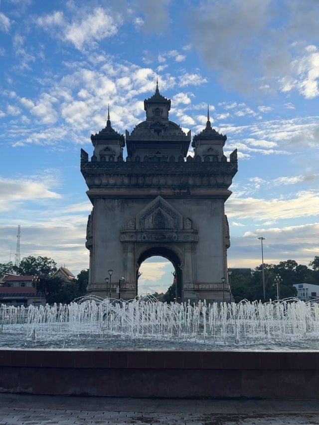 ประตูชัยเวียงจันทน์ 🕌