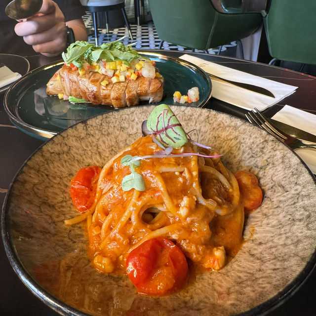 尖沙咀鬧市華麗打卡餐廳！