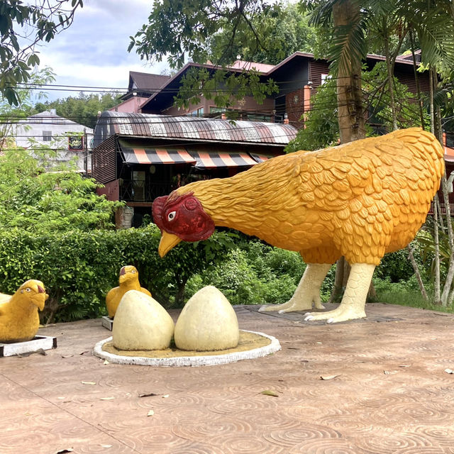 The Chicken Sculture @Betong