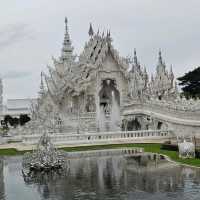 เที่ยวเชียงราย ไหว้พระวัดร่องขุ่นสวรรค์บนดิน
