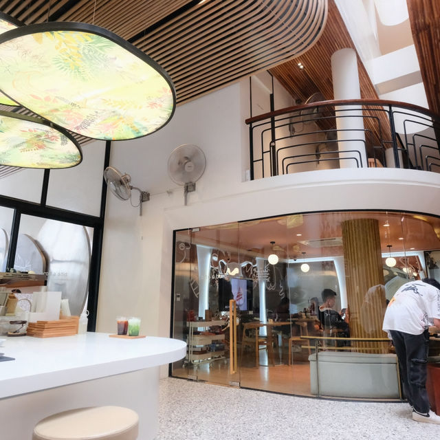 Bite & Bond Cafe เสาชิงช้า: คาเฟ่สุดชิคในย่านเก่า